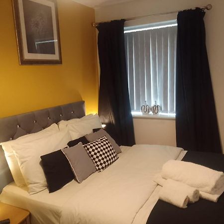 Ideal Home & Cottage Inviting 4 Bedroom Apartments Walsall Exteriör bild
