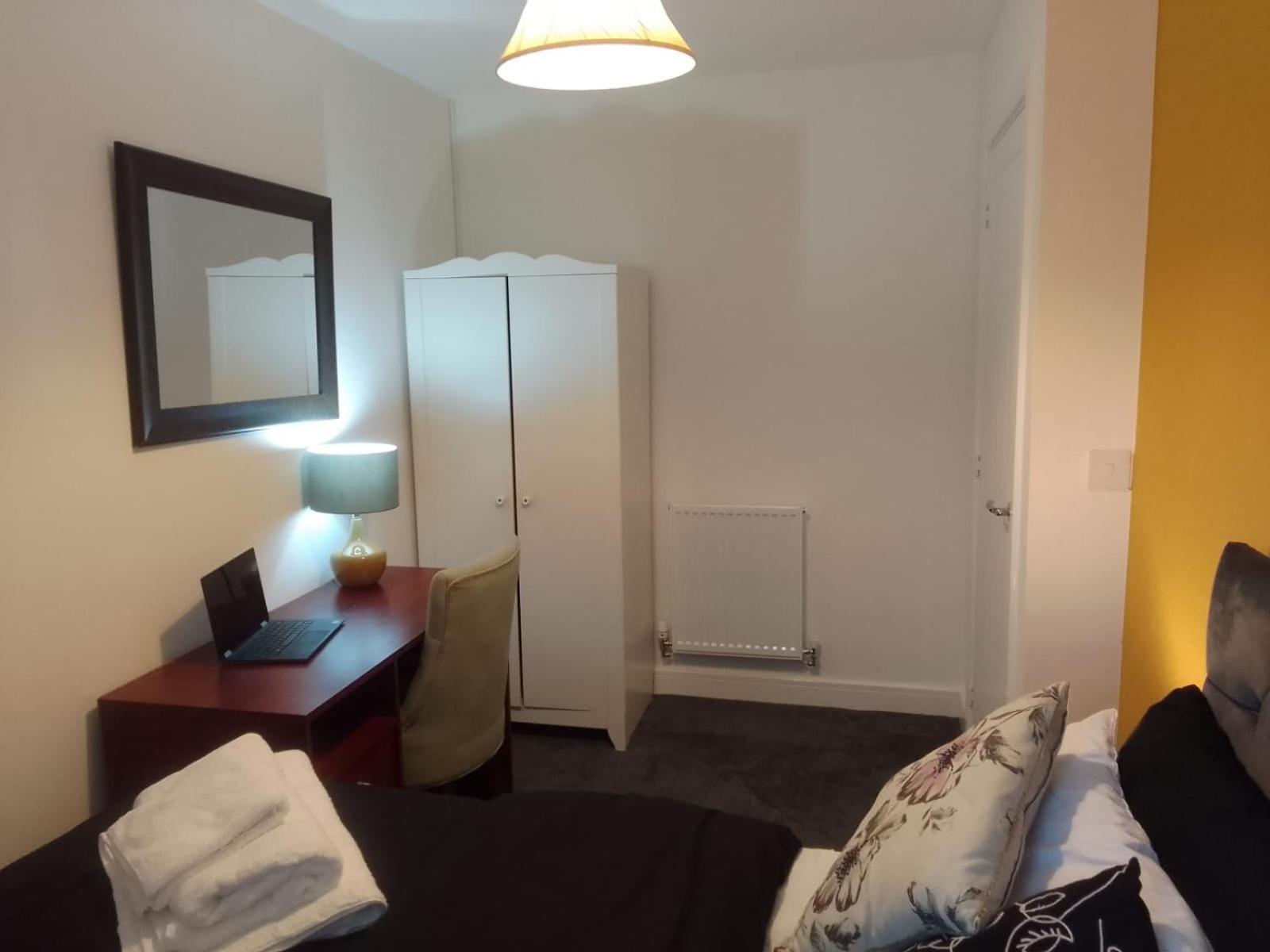 Ideal Home & Cottage Inviting 4 Bedroom Apartments Walsall Exteriör bild
