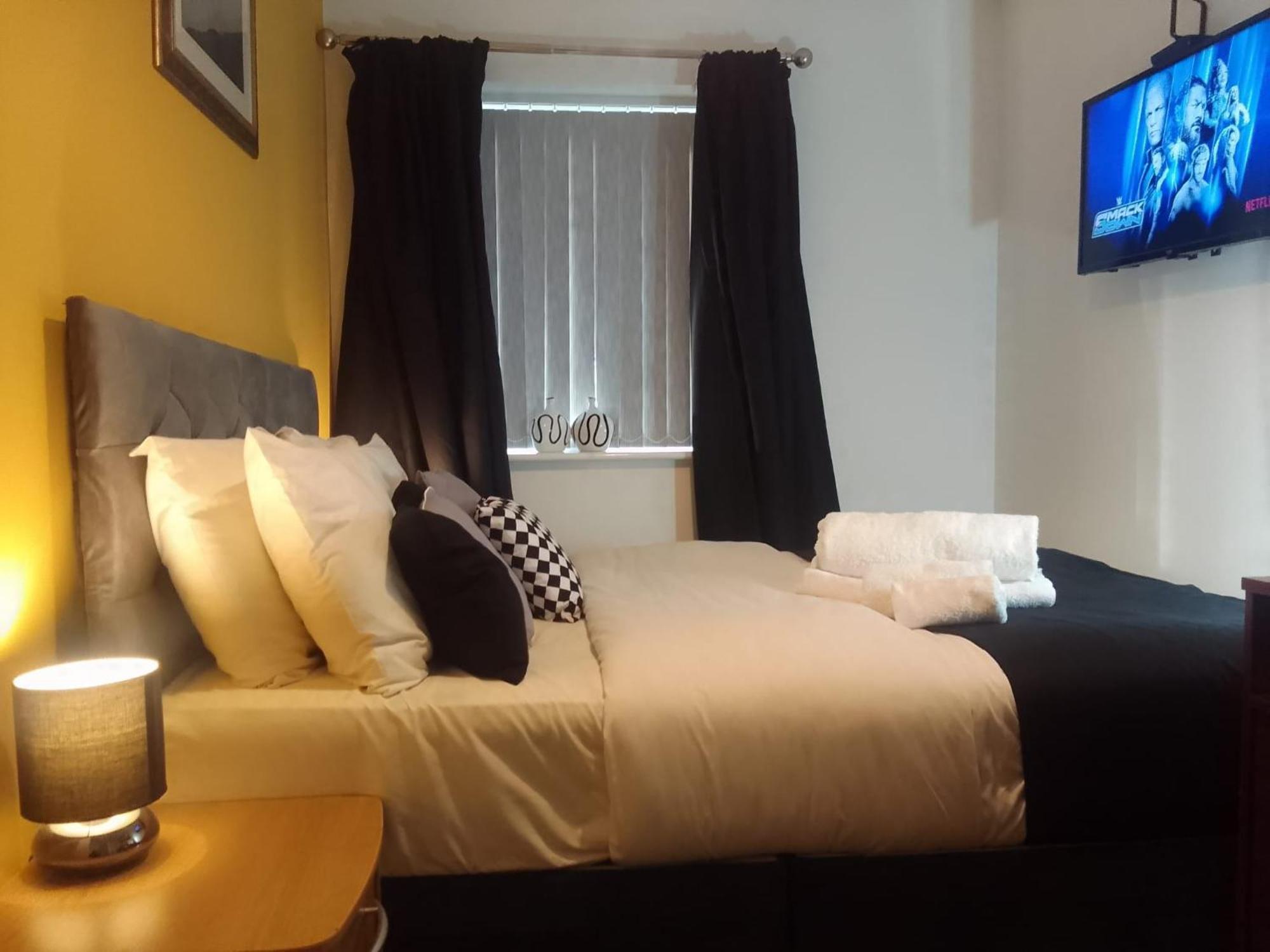 Ideal Home & Cottage Inviting 4 Bedroom Apartments Walsall Exteriör bild