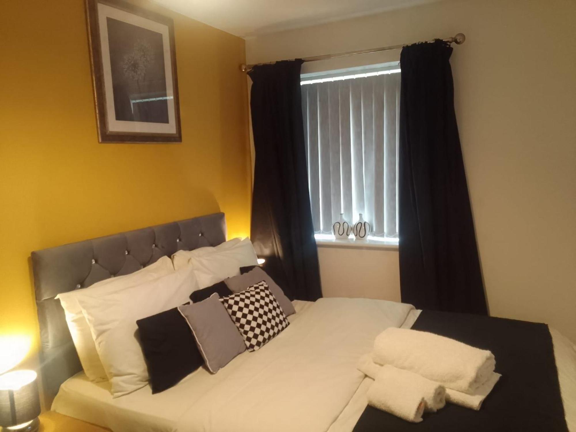 Ideal Home & Cottage Inviting 4 Bedroom Apartments Walsall Exteriör bild