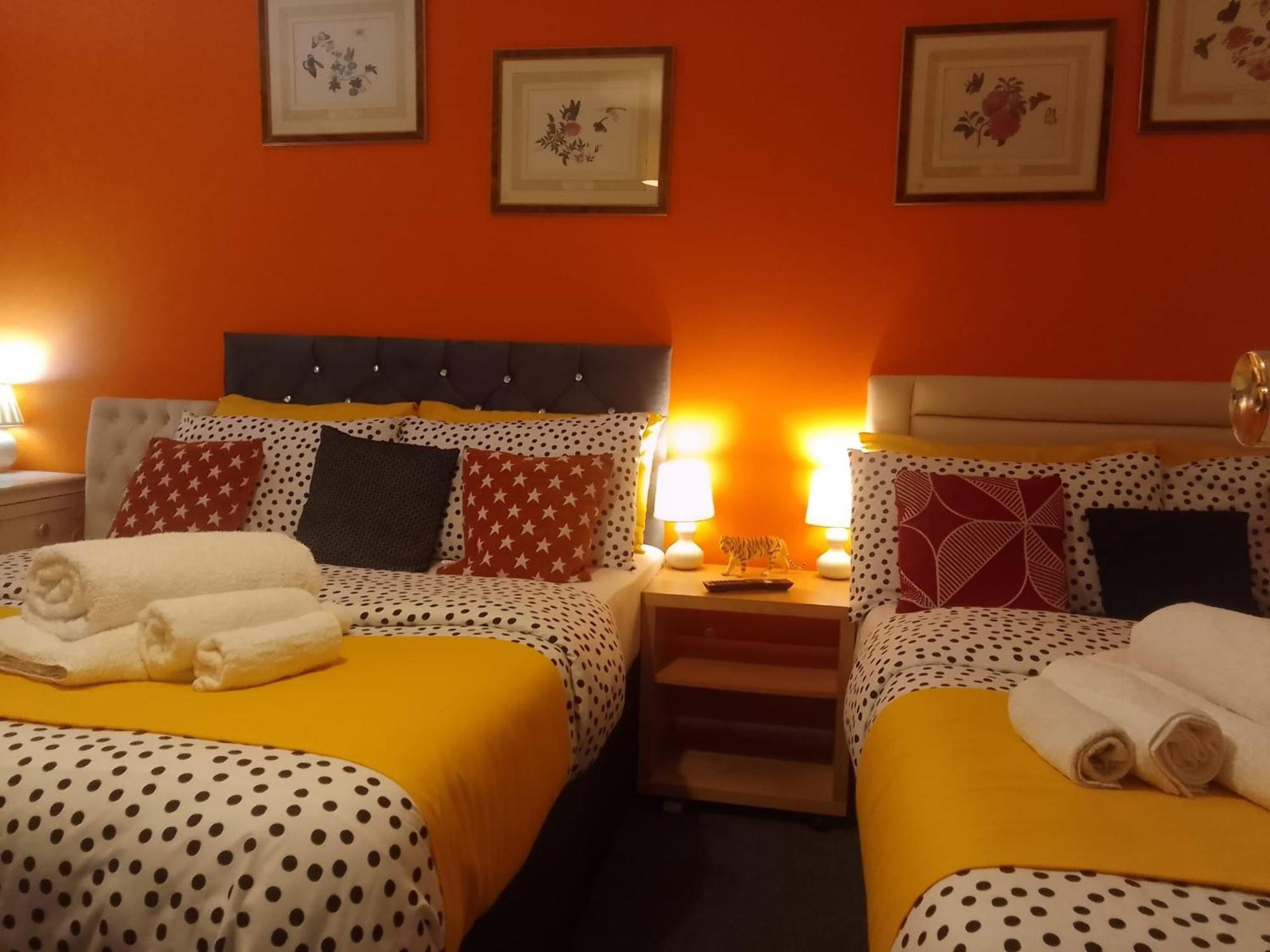 Ideal Home & Cottage Inviting 4 Bedroom Apartments Walsall Exteriör bild