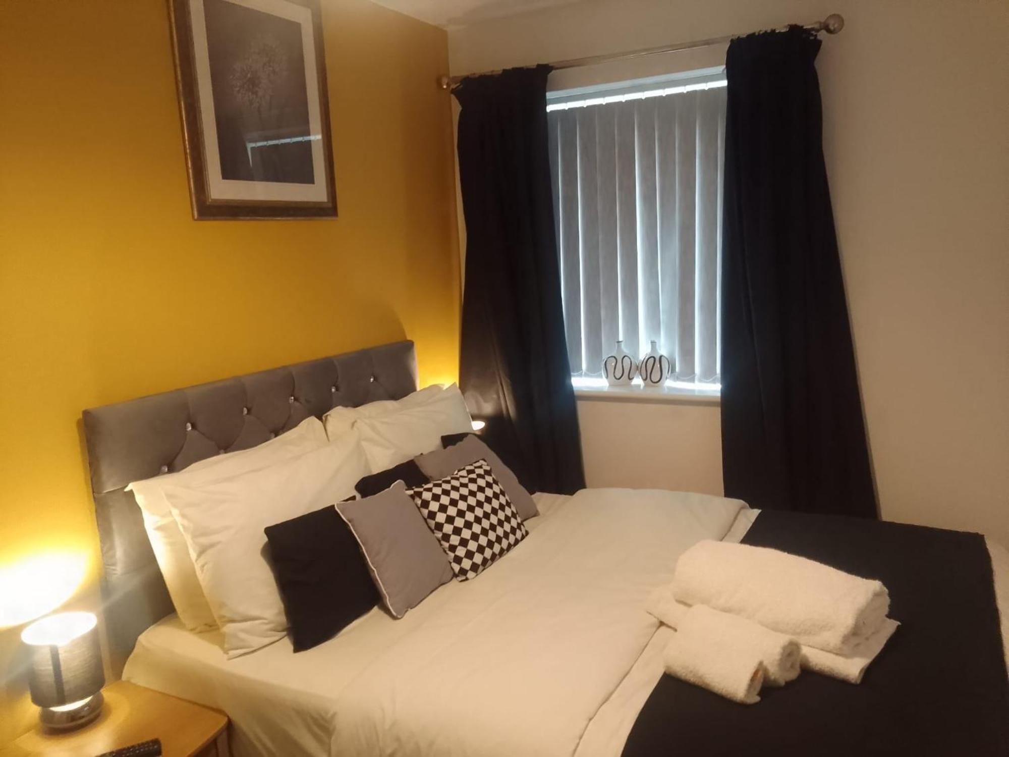 Ideal Home & Cottage Inviting 4 Bedroom Apartments Walsall Exteriör bild