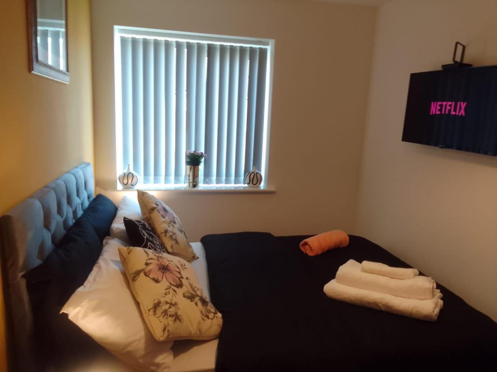 Ideal Home & Cottage Inviting 4 Bedroom Apartments Walsall Exteriör bild
